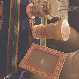 Greetings, Laura Ashley a beautiful (4) piece set